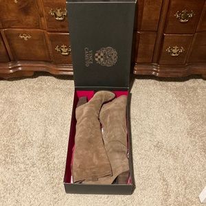 Vince Camuto taupe VC-Braden